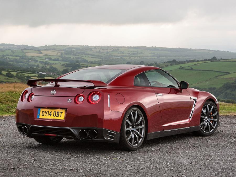  Nissan GT-R 2014 года  (UK) (фото 9 из 19)